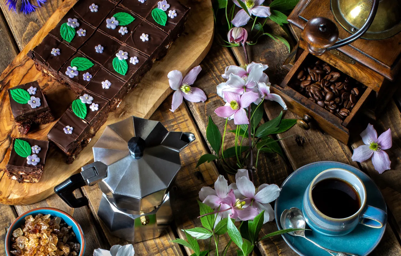 Фото обои цветы, кофе, пирог, сахар, клематис, кофемолка, кофейник