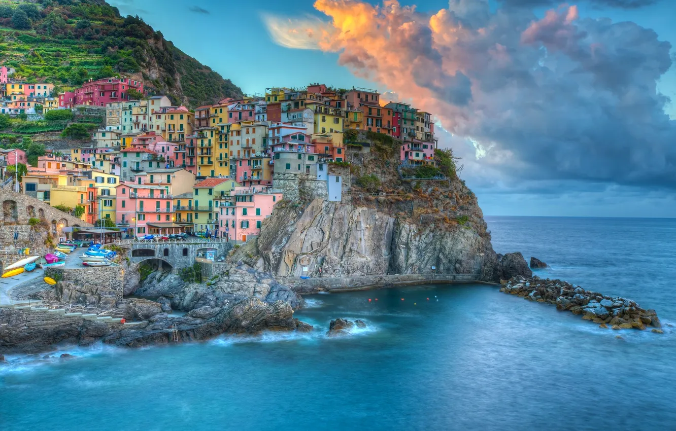 Фото обои море, облака, пейзаж, скалы, побережье, здания, Италия, Italy