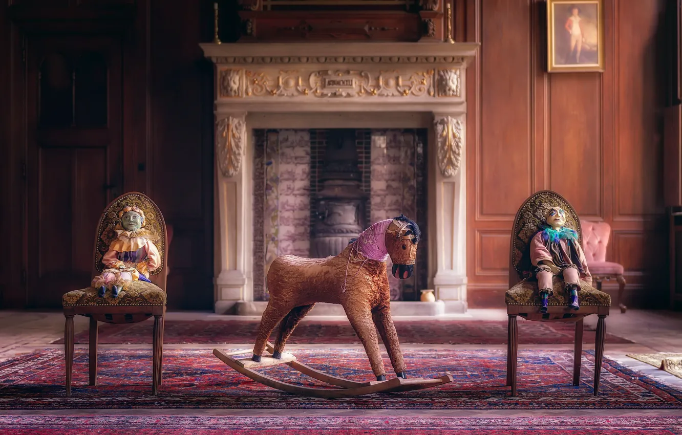 Фото обои комната, конь, кукла, стул