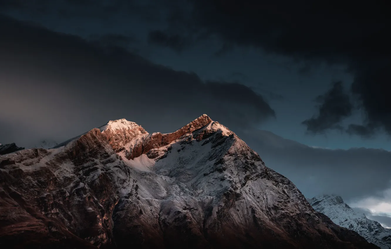 Фото обои небо, свет, снег, горы, гора, вершина, sunset, mountain