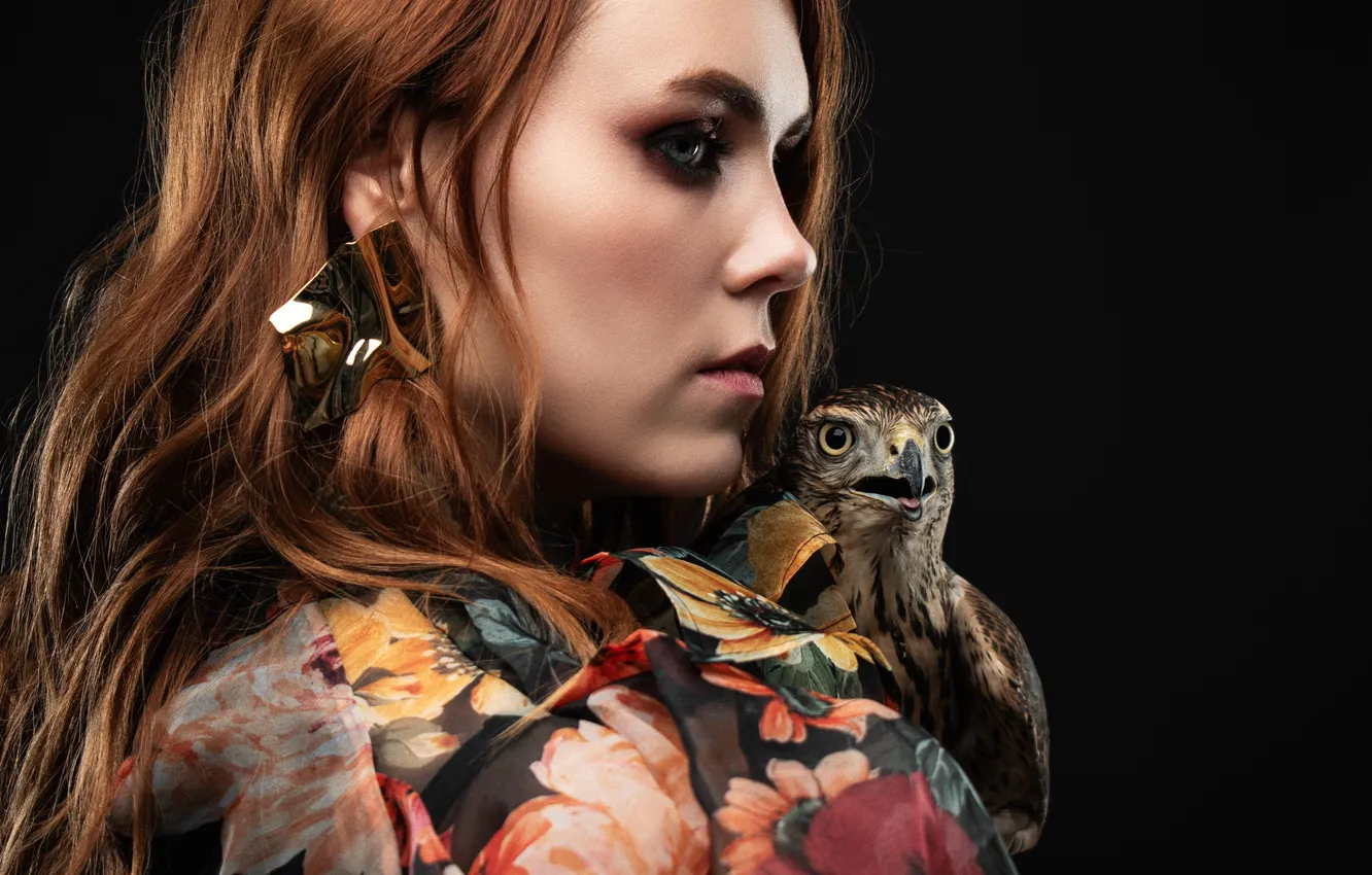 Фото обои woman, bird, eagle