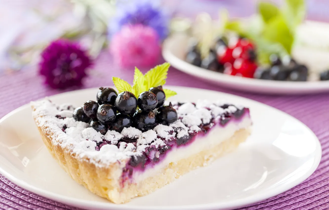 Фото обои ягоды, пирог, десерт, выпечка, сахарная пудра, начинка, черная смородина