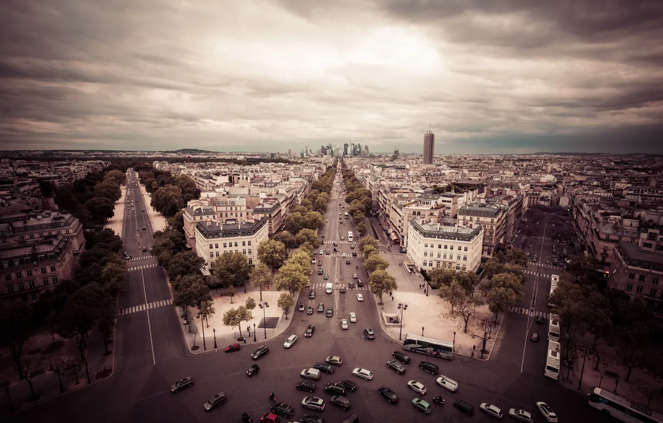 Фото обои небо, облака, Франция, Париж, крыши, автомобили, La Défense, Champs-Élysées