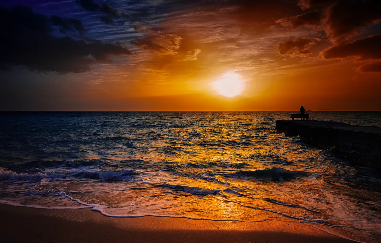 Фото обои море, небо, солнце, рыбак, пирс