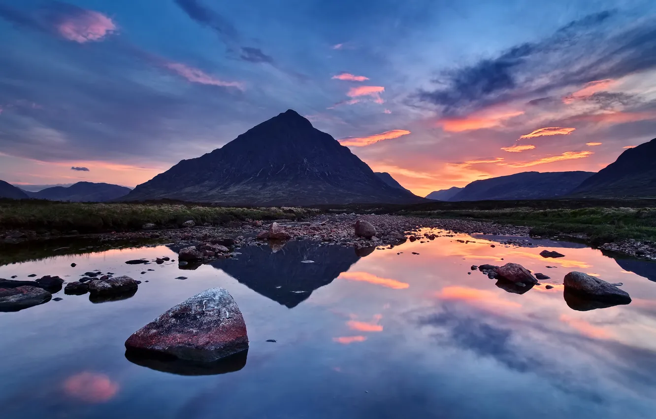 Фото обои небо, облака, закат, горы, отражение, река, камни, Шотландия