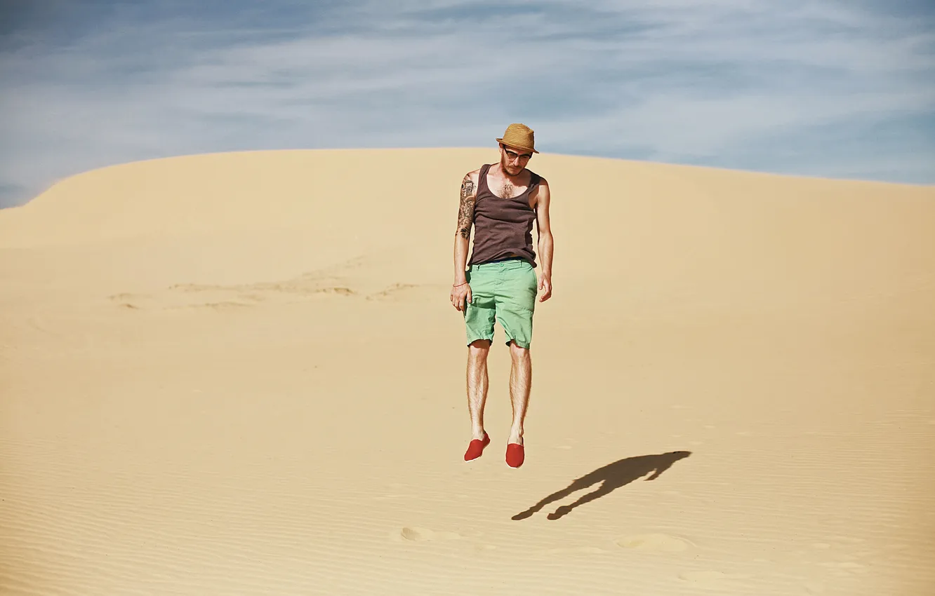 Фото обои пустыня, тень, мужчина, татуировки, сухая, солнечная, плавающий