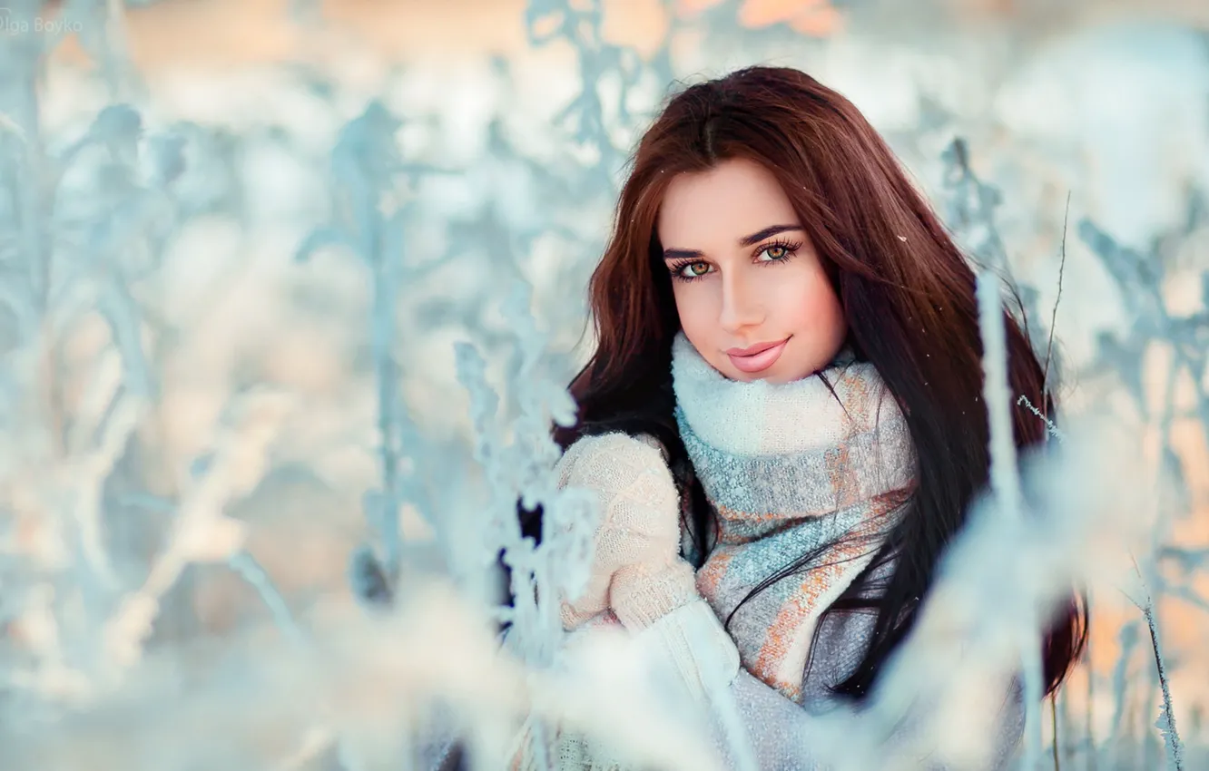 Фото обои зима, иней, взгляд, девушка, свет, снег, природа, лицо