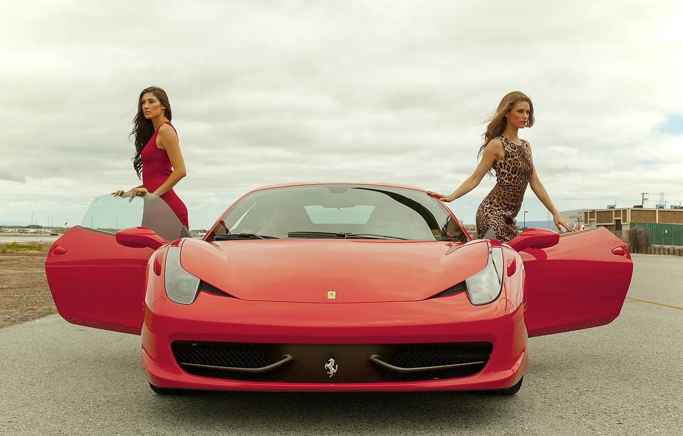 Фото обои авто, взгляд, Девушки, Ferrari, красивые девушки, позируют над машиной