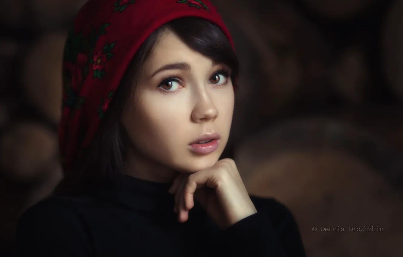 Фото обои модель, портрет, платок, brown eyes, красивая девушка, model, размытый фон, карие глаза