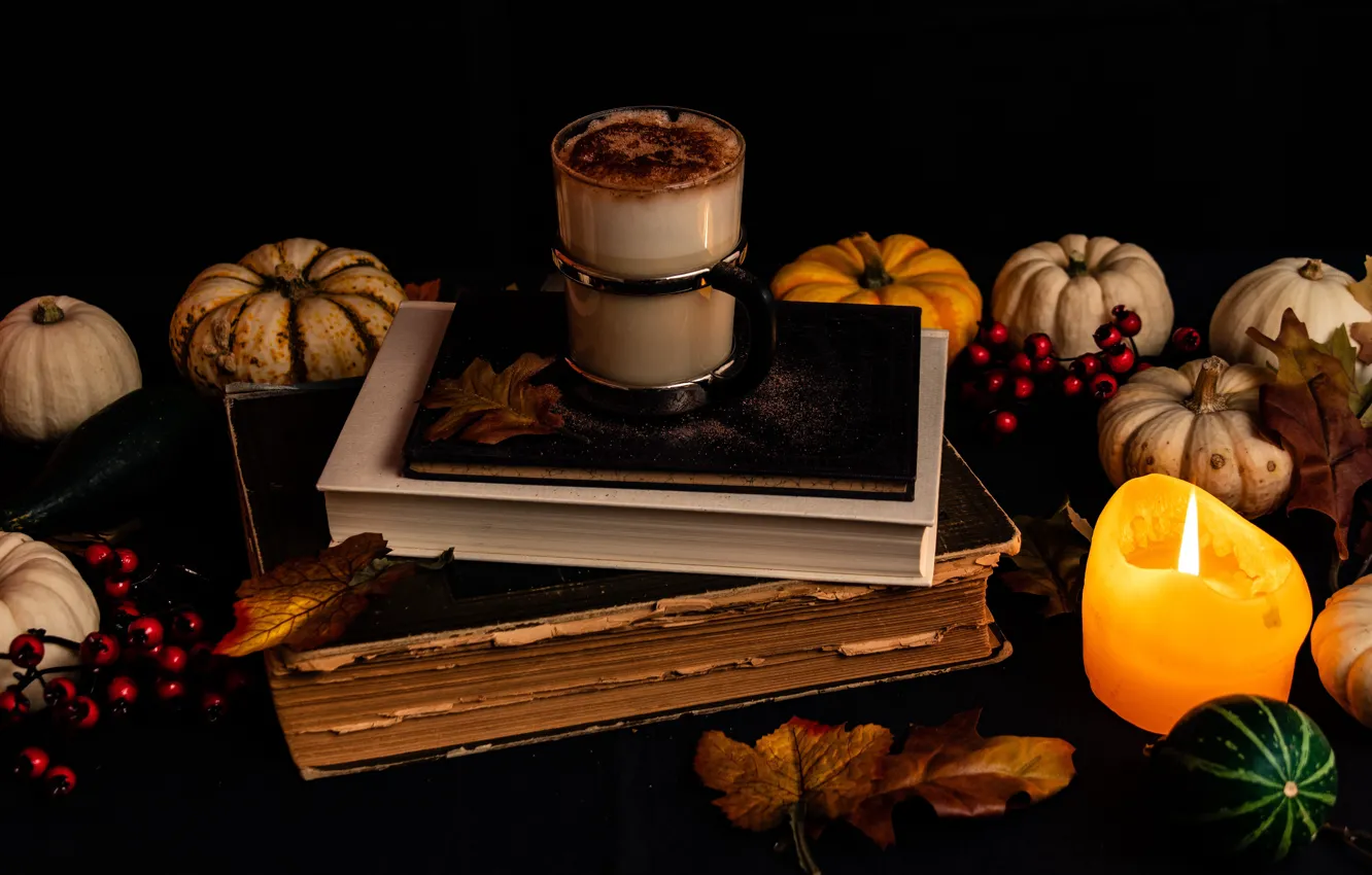 Фото обои осень, свет, стакан, ягоды, стол, пламя, книги, кофе