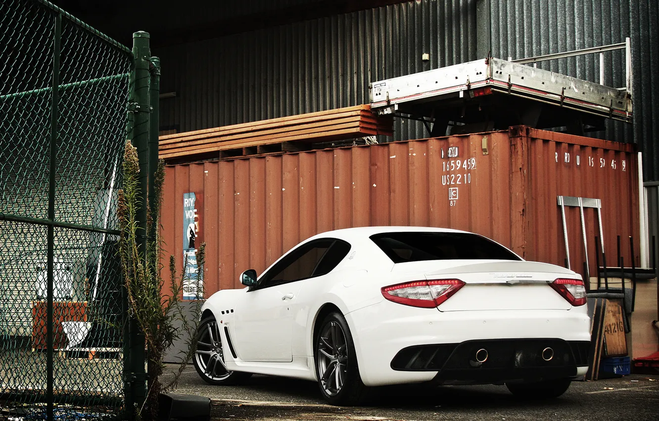 Фото обои Maserati, white, fence, back, Granturismo, Stradale