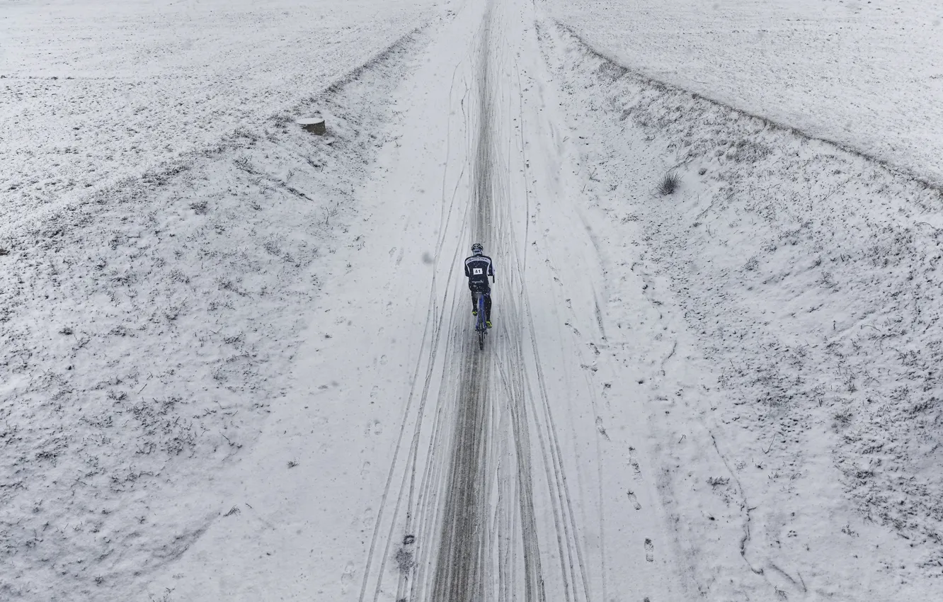 Фото обои дорога, снег, велосипед