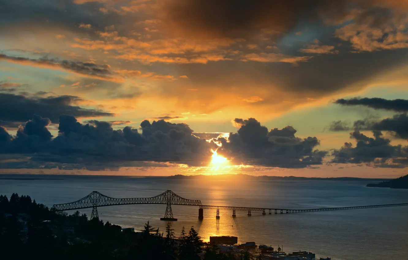 Фото обои солнце, облака, закат, мост, залив