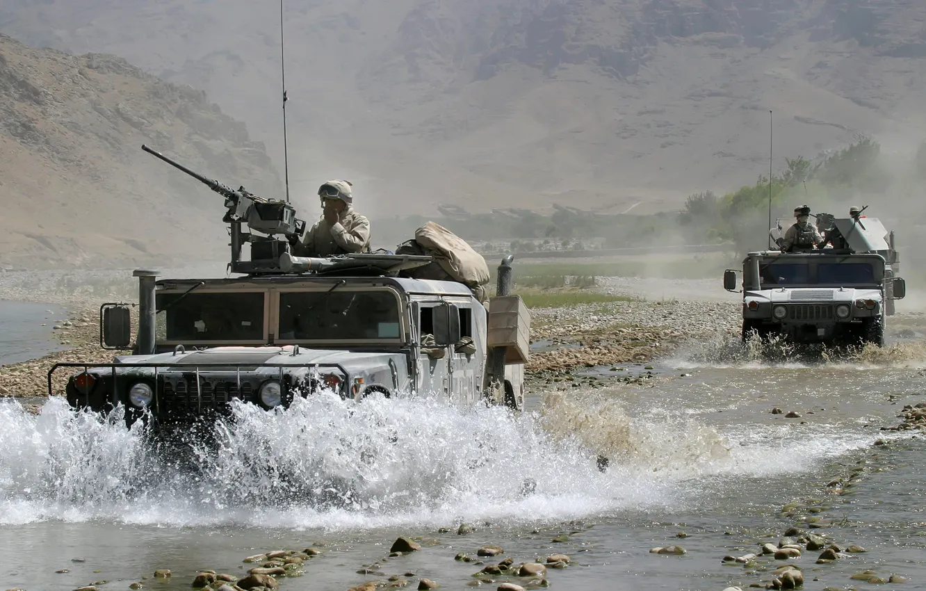 Фото обои горы, река, камни, Хаммер, солдаты, США, автомобили, армии