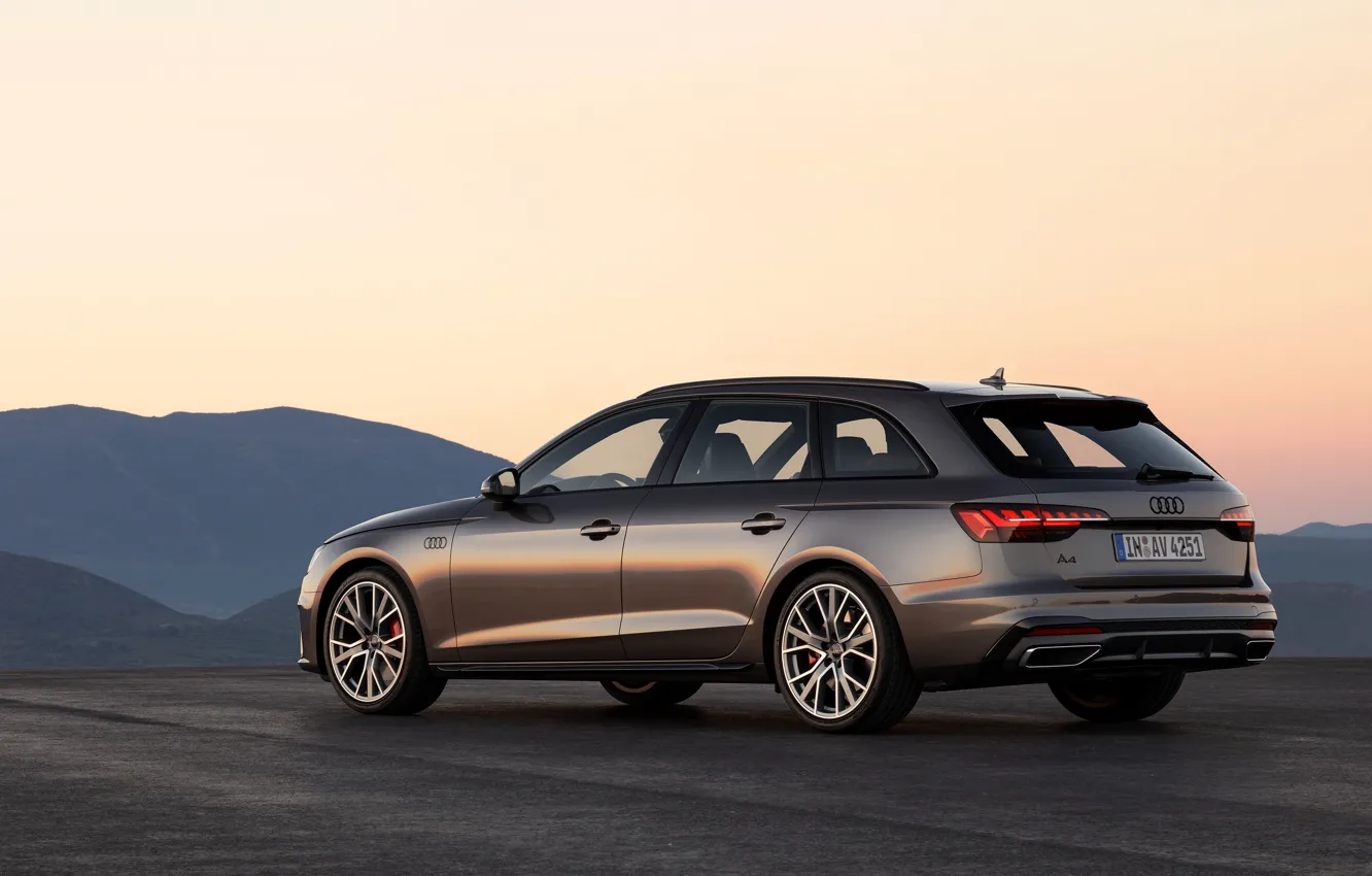 Фото обои небо, Audi, стоянка, универсал, 2019, A4 Avant