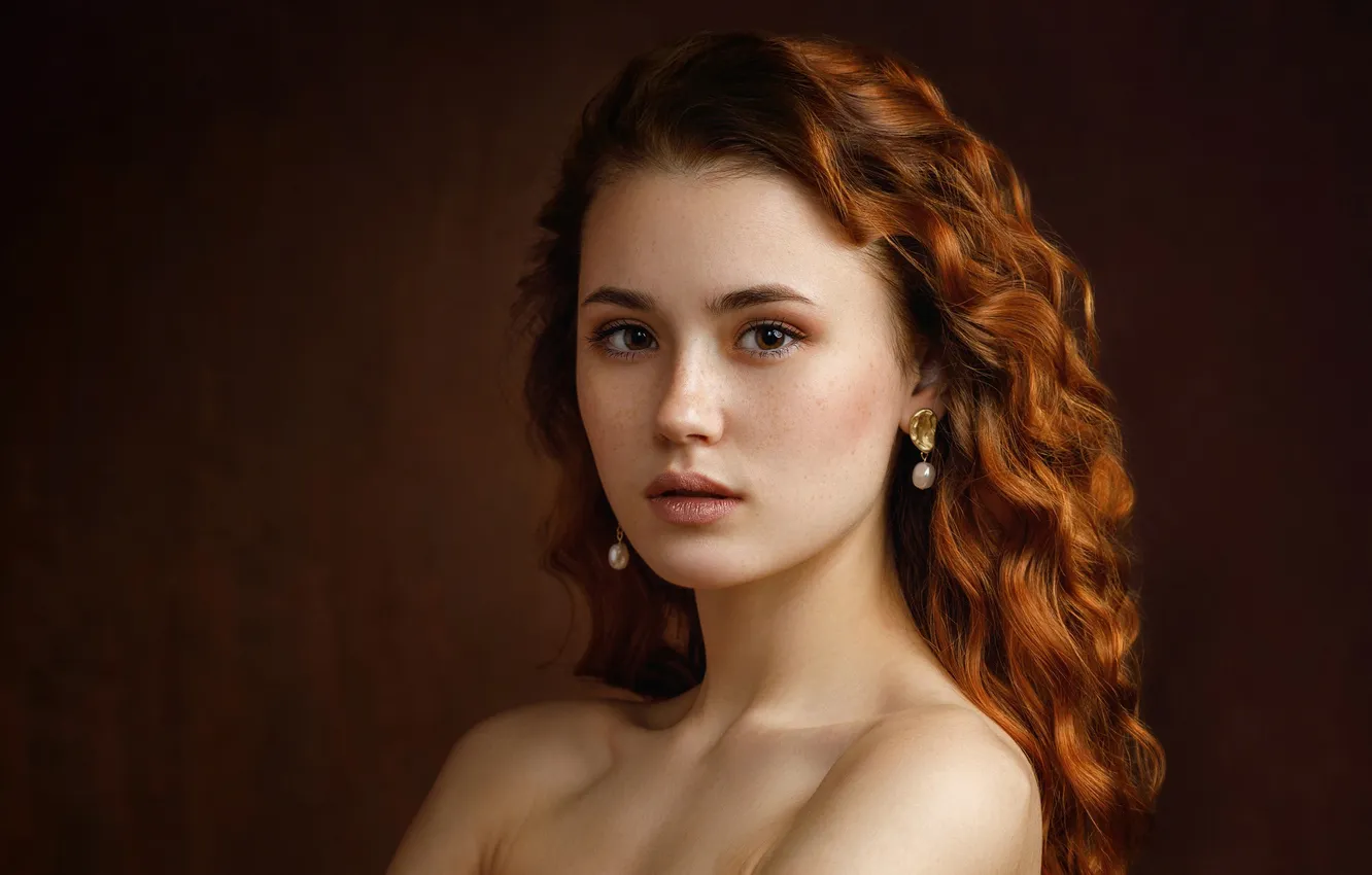 Фото обои girl, lips, look, curly, dark background, red haired, bare shoulder, Nadezda Tretyakova