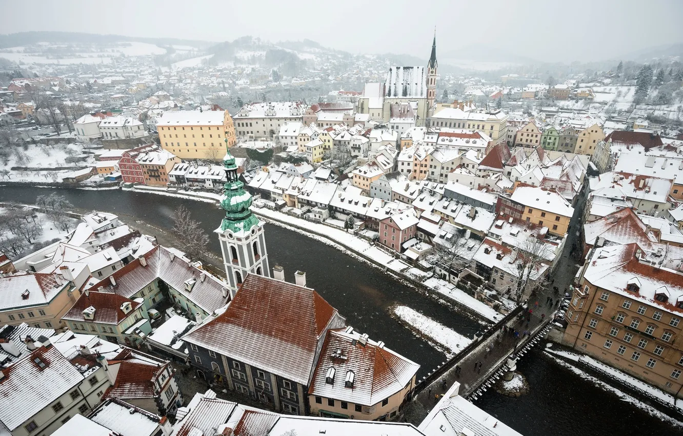Фото обои зима, снег, мост, город, река, здания, дома, крыши