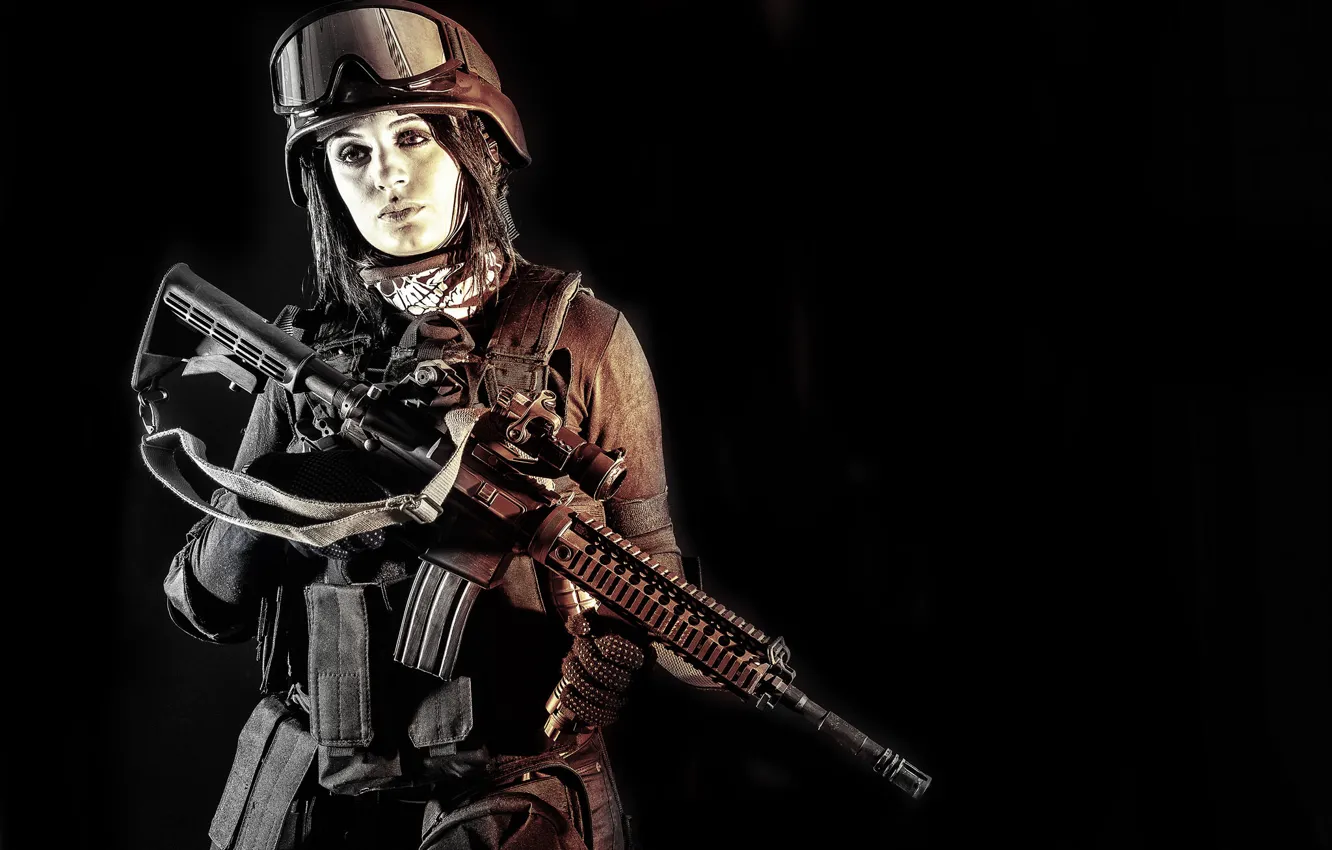 Фото обои девушка, очки, винтовка, экипировка, каска, штурмовая