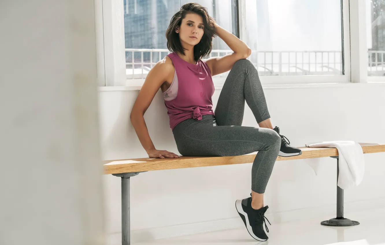 Фото обои girl, nina dobrev, beautiful, sneakers, reebok