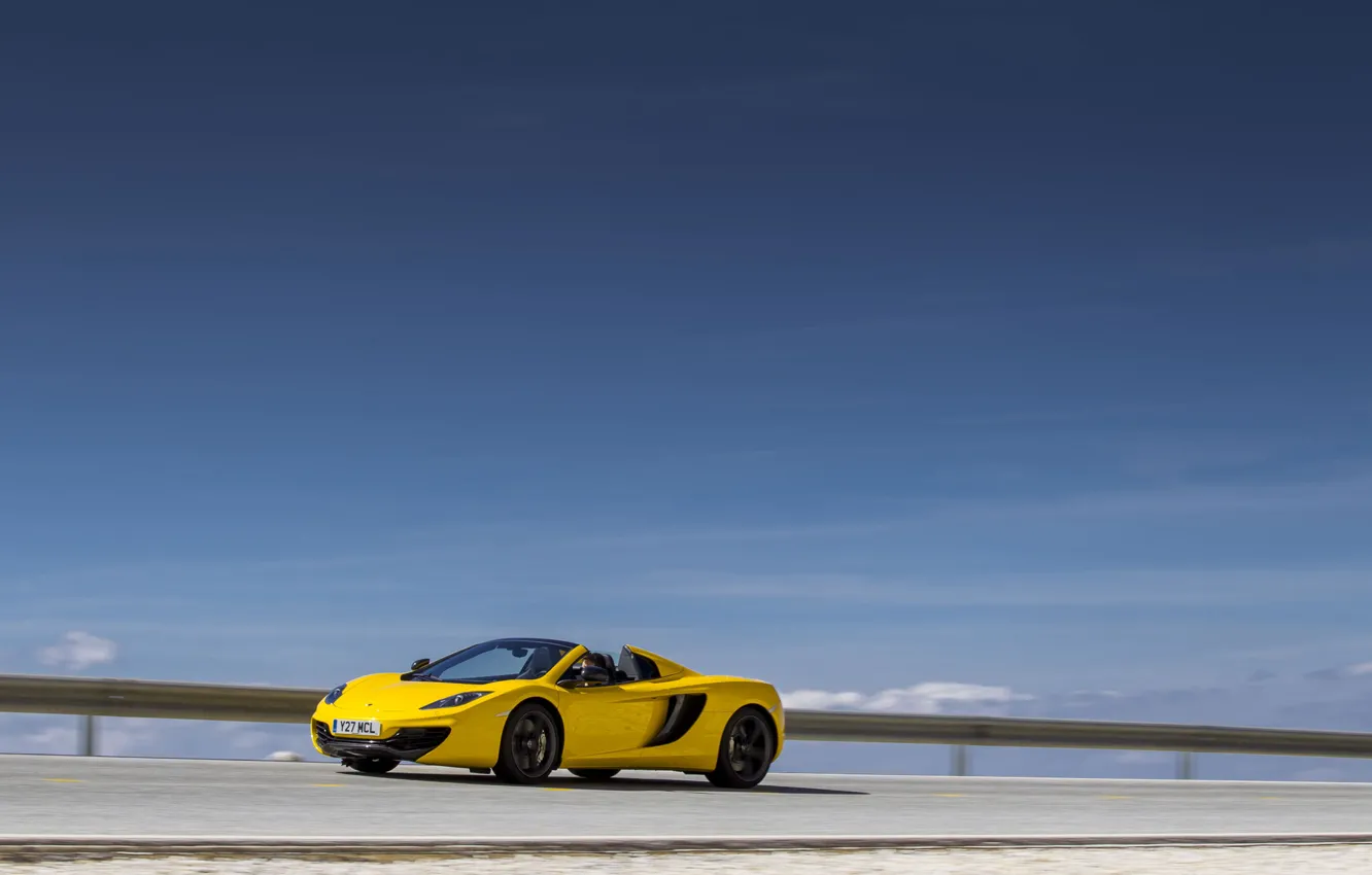 Фото обои желтый, движение, spider, макларен, Mclaren MP4-12C