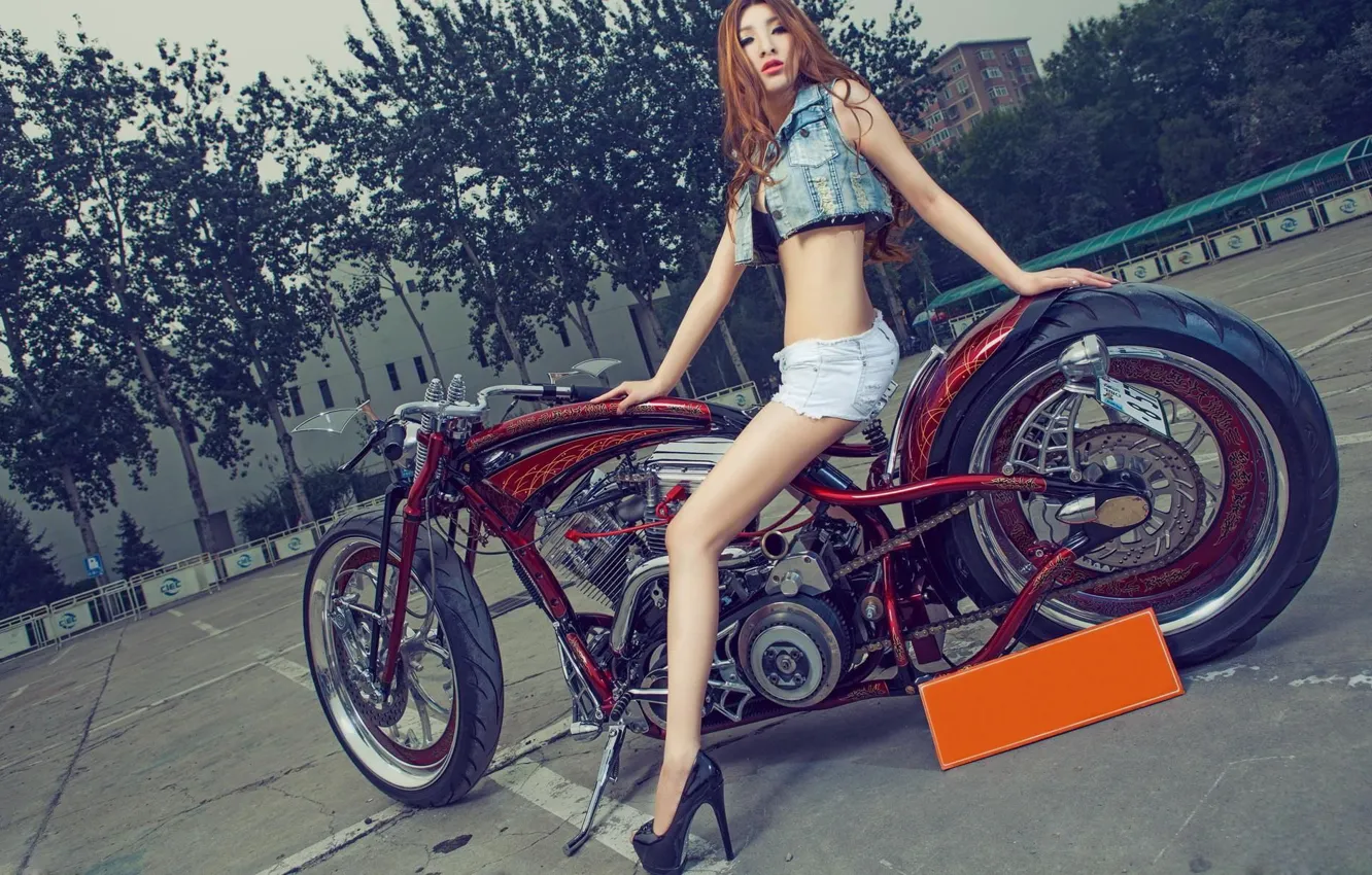 Фото обои взгляд, Девушки, азиатка, красивая девушка, красный мотоцикл, позирует на мтоцикле