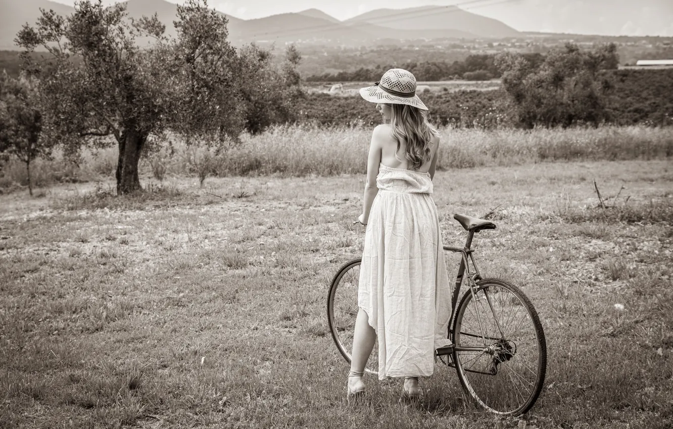 Фото обои black & white, bicycle, dress, nature, model, awesome, countryside, gorgeous