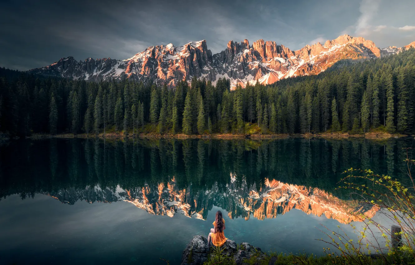 Фото обои девушка, пейзаж, горы, природа, озеро, отражение, камни, Италия