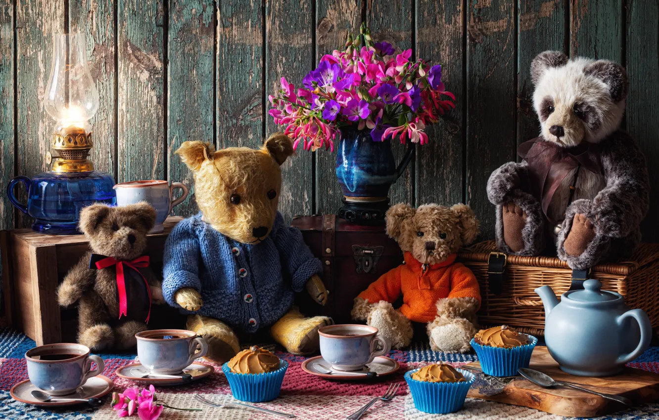 Фото обои цветы, стиль, настроение, игрушки, букет, чайник, медведи, чаепитие