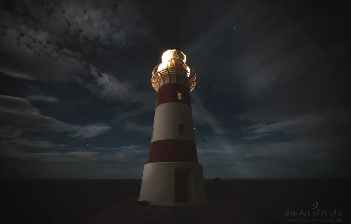 Фото обои небо, ночь, тучи, луч, photographer, Mark Gee, одинокий маяк