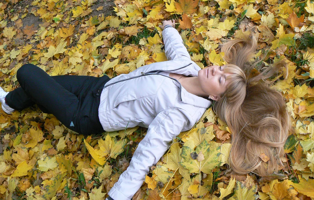 Фото обои осень, девушка, радость, волосы, желтые листья, Беларусь, моё фото, Ольга Пицукова