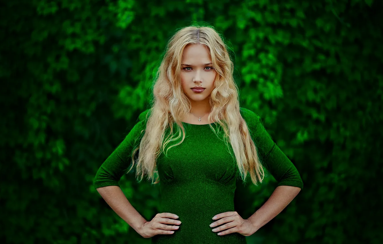 Фото обои зелень, портрет, Елена, green dress, natural light