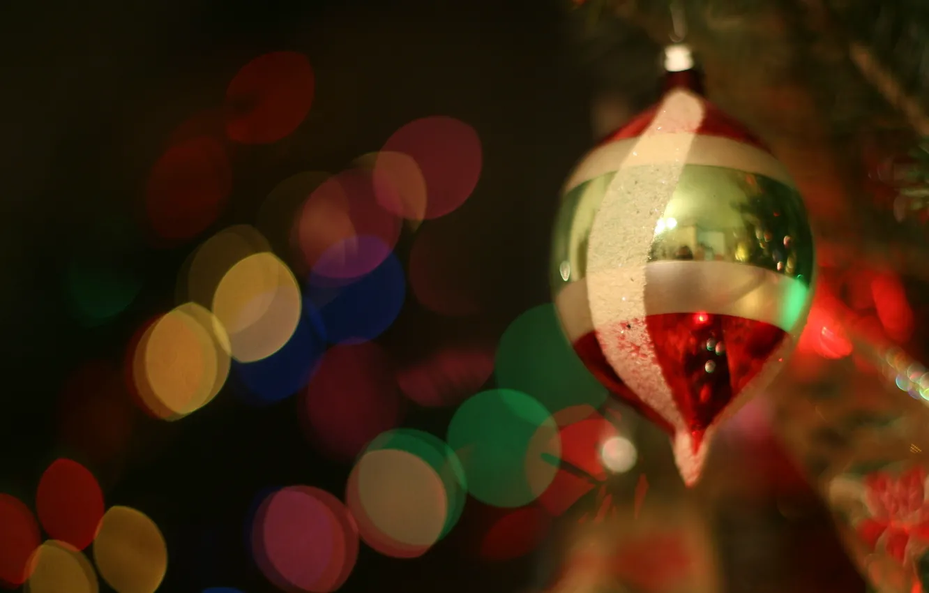 Фото обои стекло, настроение, праздник, игрушка, огоньки, ёлка, год, новый