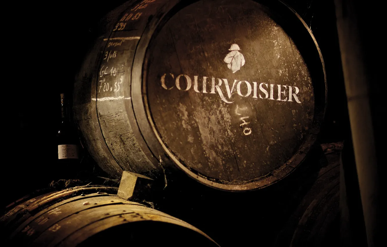 Фото обои бутылка, бочка, коньяк, cognac, Courvoisier, Курвуазье