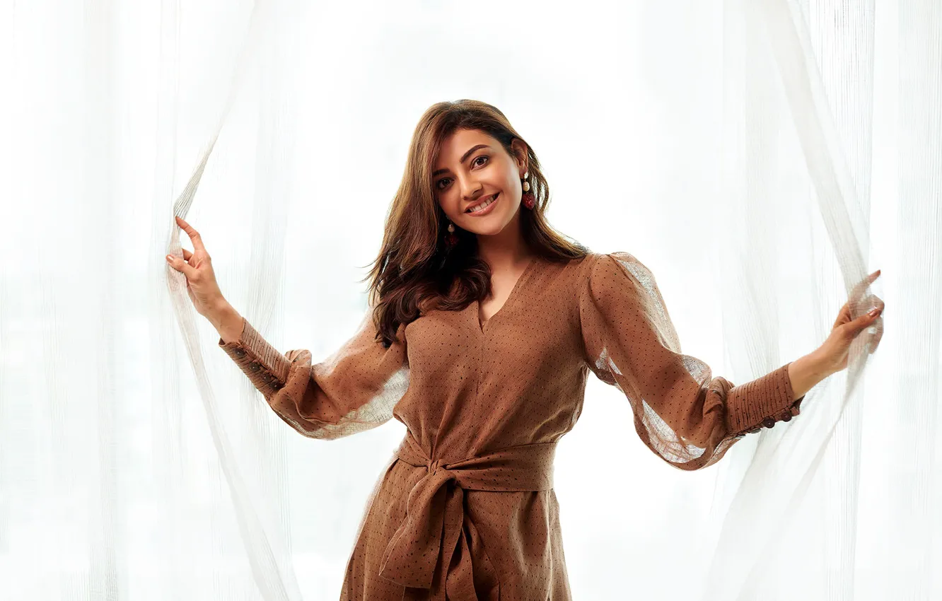 Фото обои smile, pose, indian, actress, bollywood, Kajal Agarwal