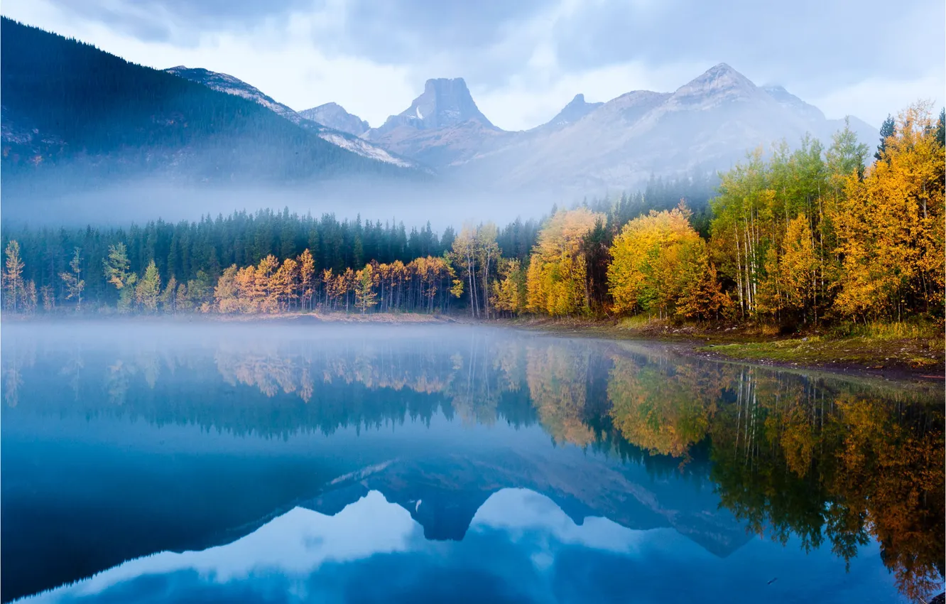 Фото обои осень, лес, природа, гладь, отражение, вершины, горное озеро