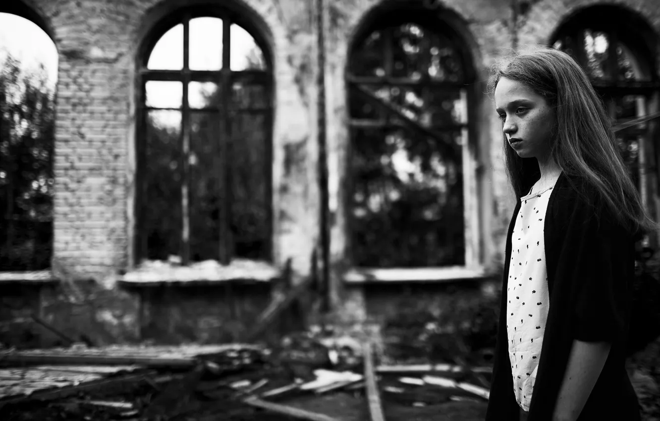 Фото обои девочка, веснушки, разруха, ч/б фото, teenager