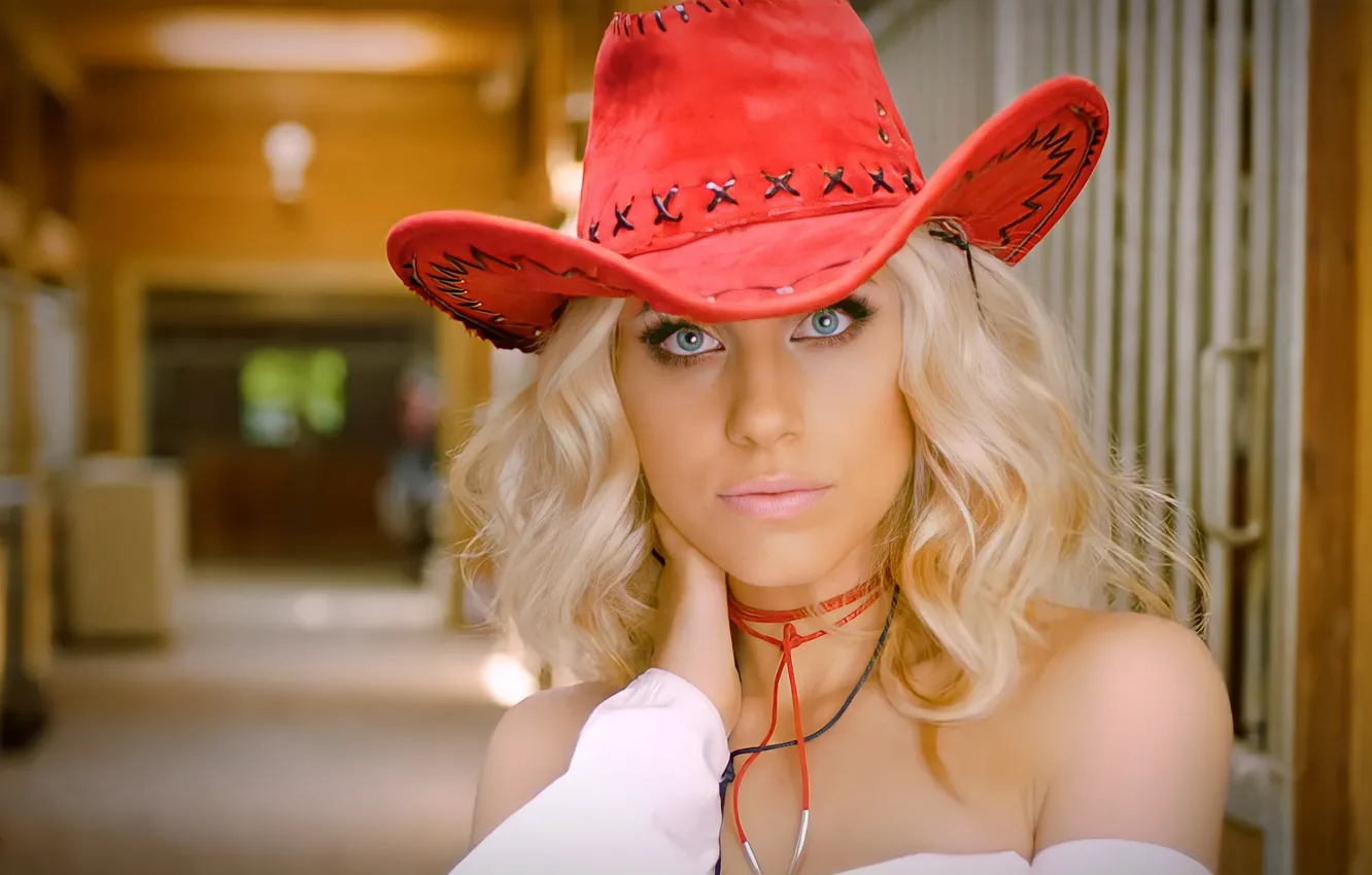 Фото обои music, girl, hat, eyes, model, singer, blonde, pose