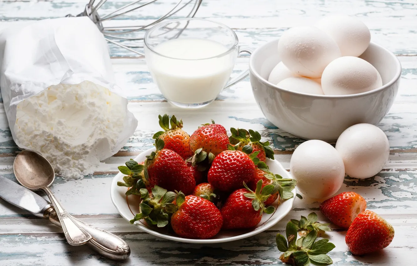 Фото обои ягоды, яйца, молоко, клубника, посуда, мука
