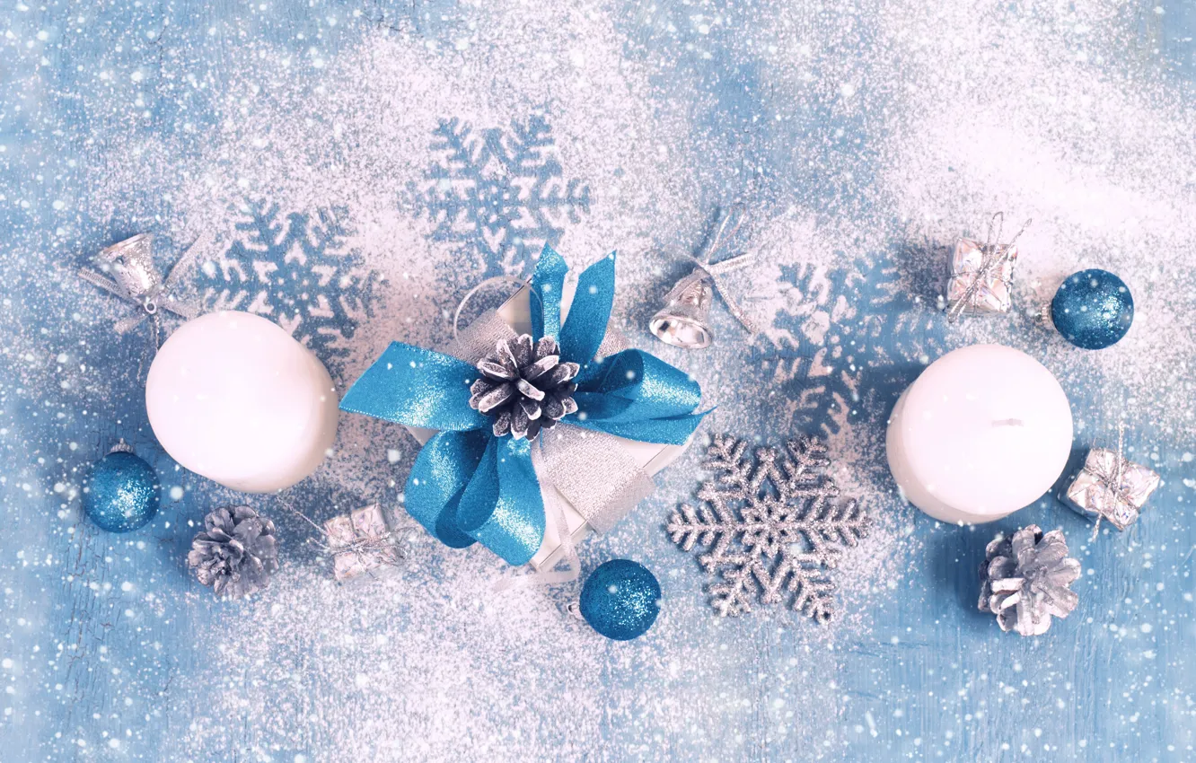 Фото обои зима, снег, украшения, снежинки, свечи, Новый Год, Рождество, happy