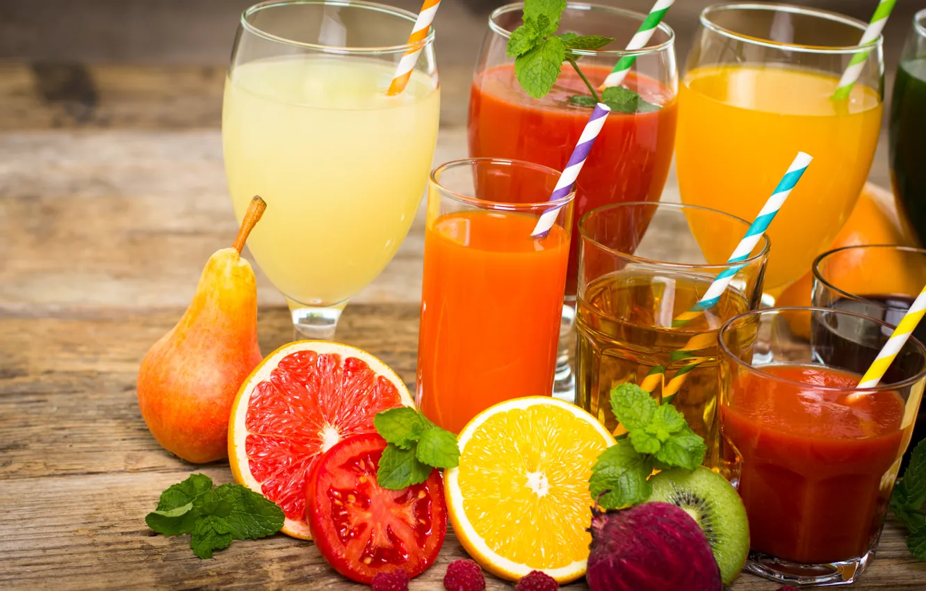 Фото обои малина, апельсин, киви, сок, груша, стаканы, напиток, фрукты