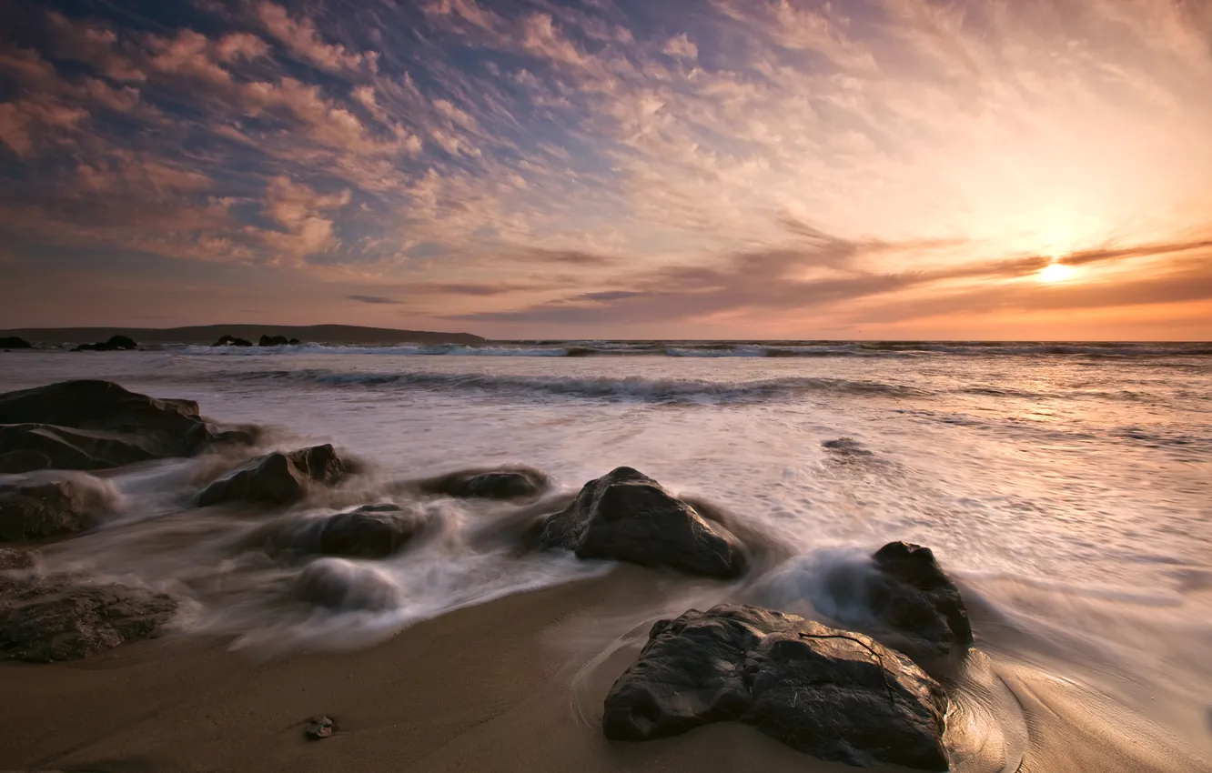 Фото обои море, волны, пляж, небо, камни, океан