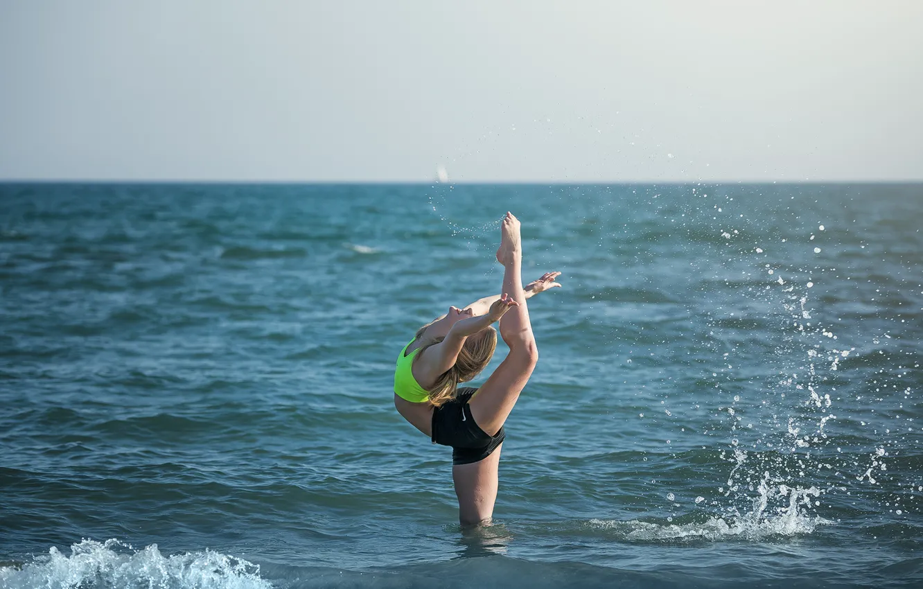 Фото обои девушка, танец, грация, в воде, Lisa Baudin