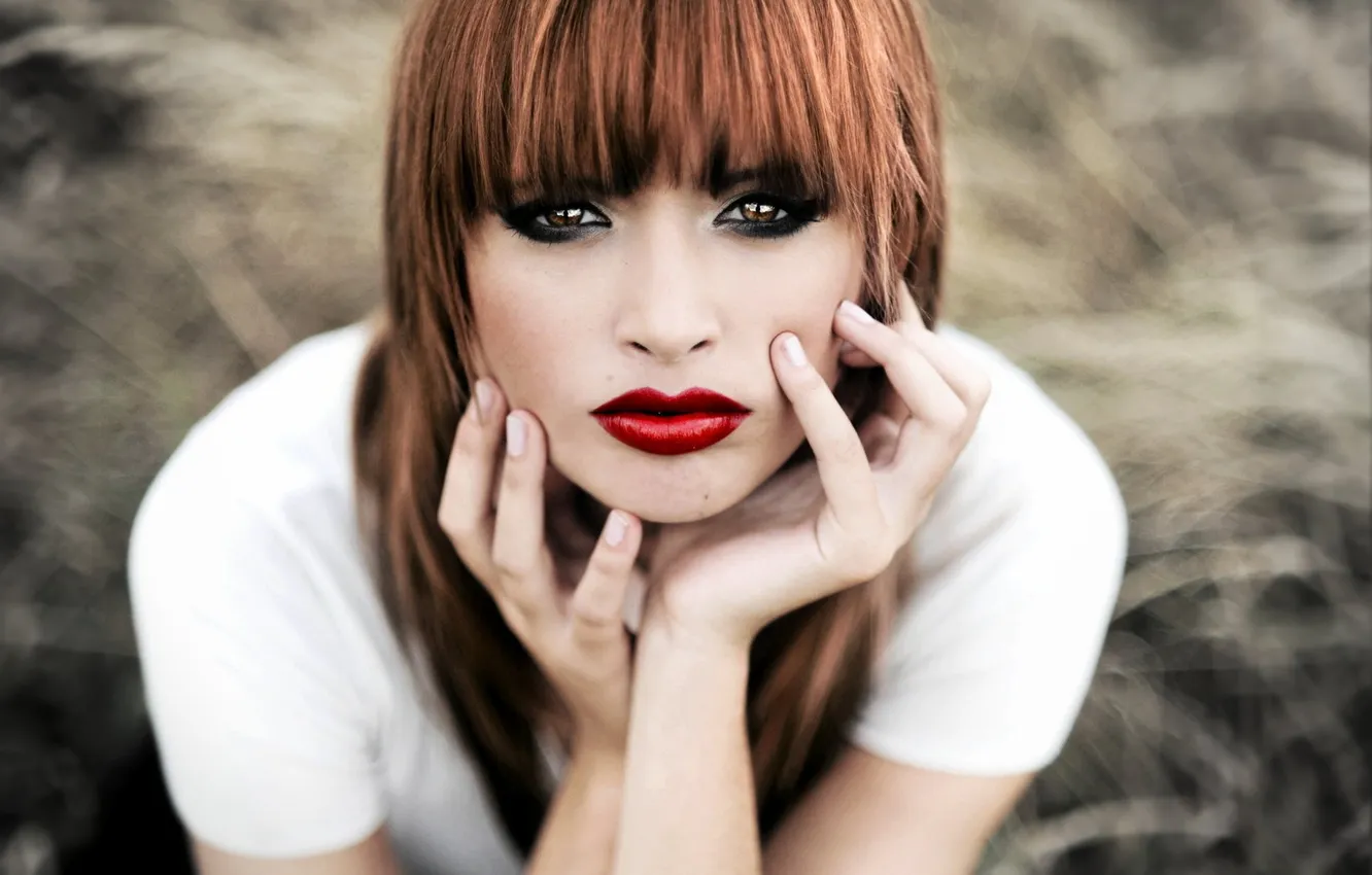 Фото обои взгляд, губы, sexy, кровавокрасный