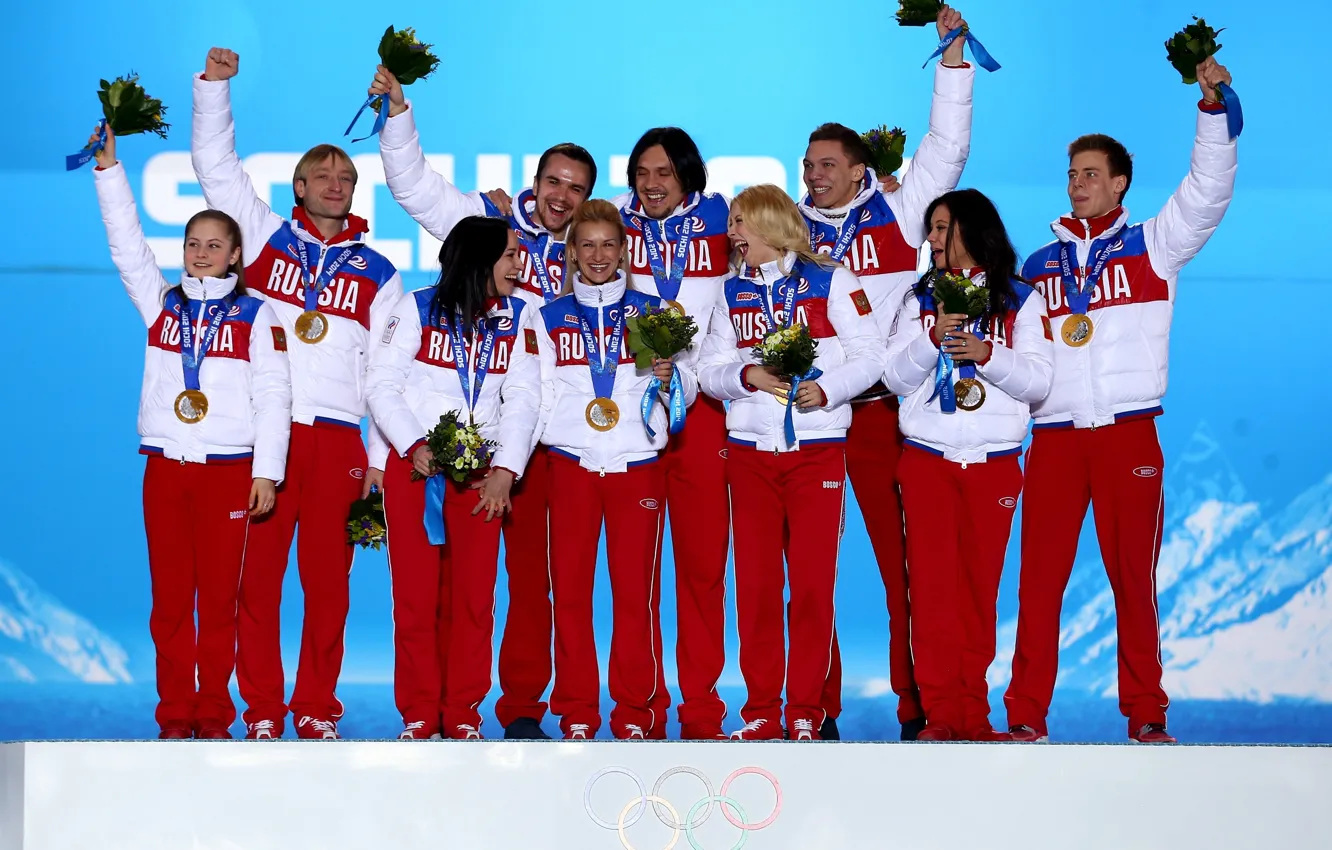 Фото обои цветы, победа, букет, фигурное катание, фигуристы, медали, пьедестал, сборная России