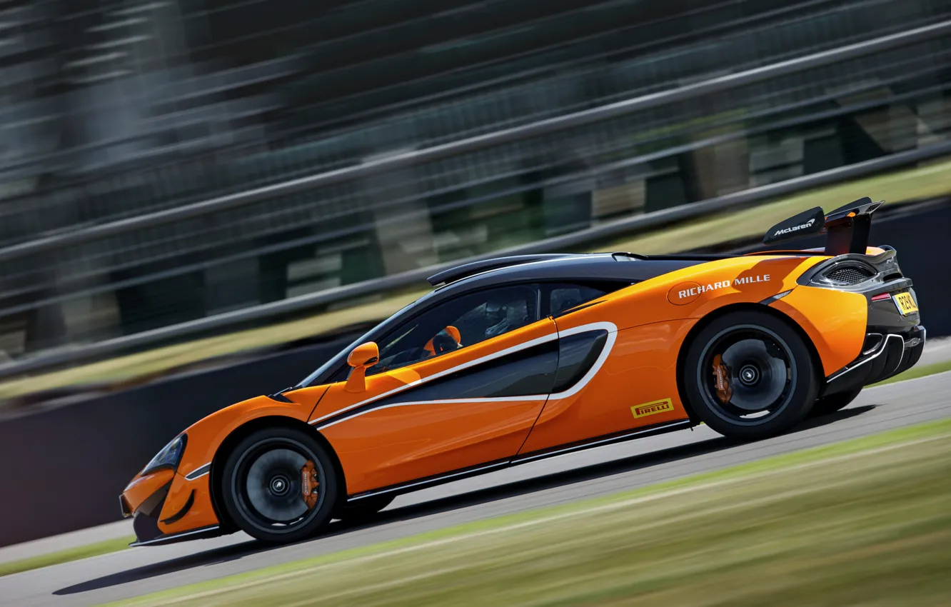 Фото обои купе, McLaren, сбоку, на трассе, 2020, V8 twin-turbo, 620R, 620 л.с.