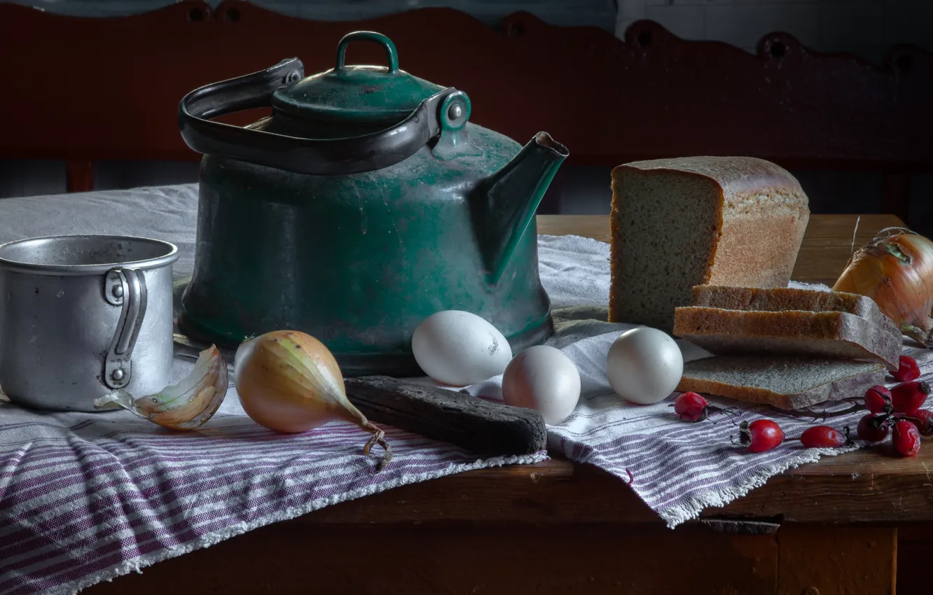 Фото обои яйца, чайник, лук, шиповник, хлеб, кружка