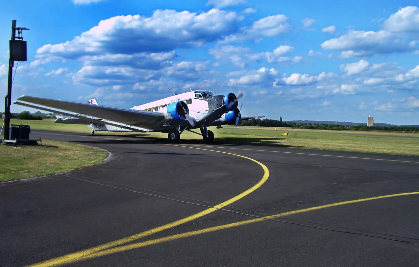 Фото обои JU51, Historisch, Wellblech