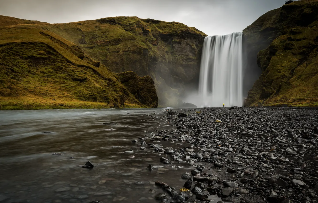 Фото обои скалы, водопад, Исландия, Skogafoss, Скогафосс