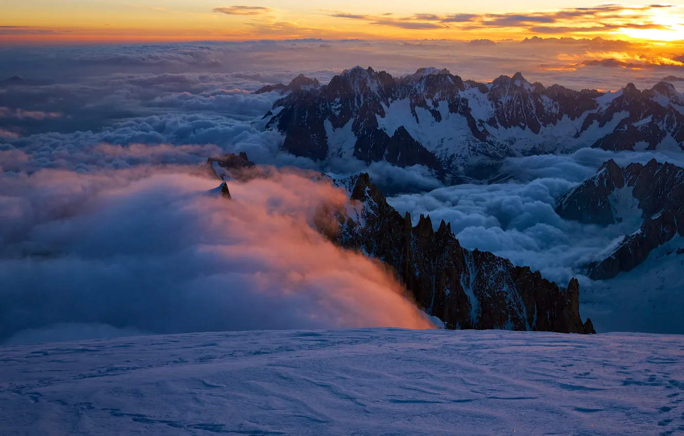 Фото обои Франция, Туман, France, Монблан, Mont Blanc, Дымка, Горные вершины, горный массив Шамони