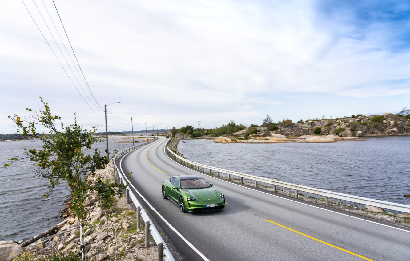 Фото обои дорога, озеро, Porsche, Turbo S, 2020, Taycan